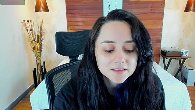 Snapshot of KatherineBond chatting on 02.18.25 KatherineBond online show from 02.18.25