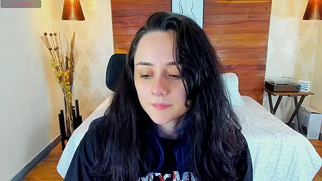 Snapshot of KatherineBond chatting on 02.18.25 KatherineBond online show from 02.18.25