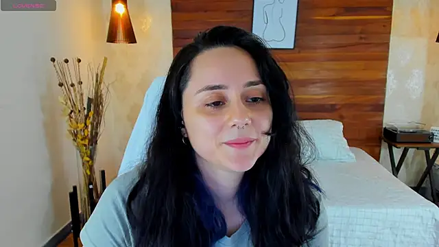 Snapshot of KatherineBond chatting on 02.21.25 KatherineBond online show from 02.21.25