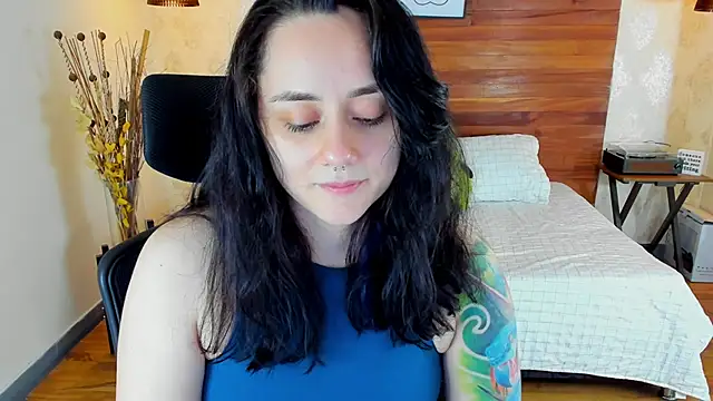 Snapshot of KatherineBond chatting on 02.21.25 KatherineBond online show from 02.21.25