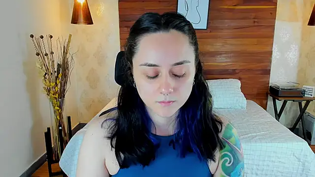 Snapshot of KatherineBond chatting on 02.22.25 KatherineBond online show from 02.22.25