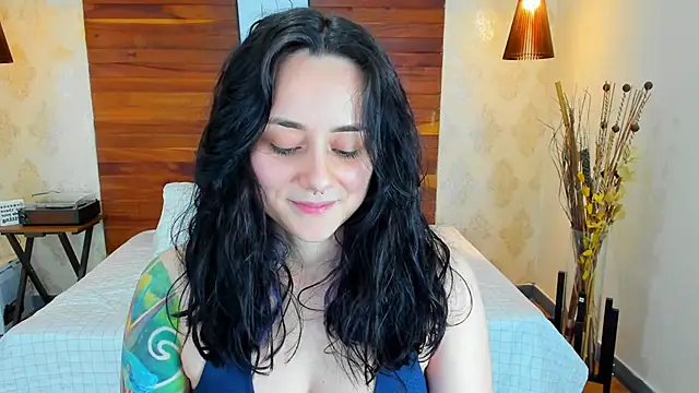 Snapshot of KatherineBond chatting on 02.23.25 KatherineBond online show from 02.23.25
