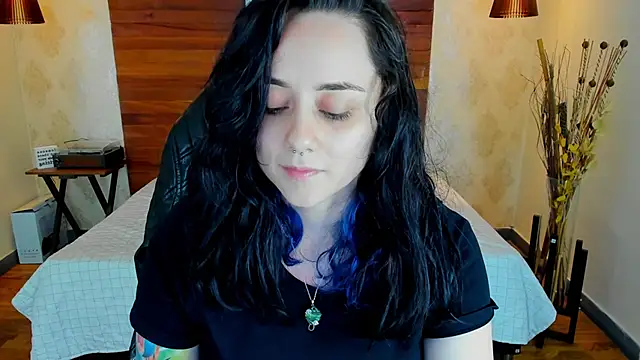 Snapshot of KatherineBond chatting on 02.25.25 KatherineBond online show from 02.25.25