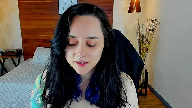 Snapshot of KatherineBond chatting on 02.28.25 KatherineBond online show from 02.28.25