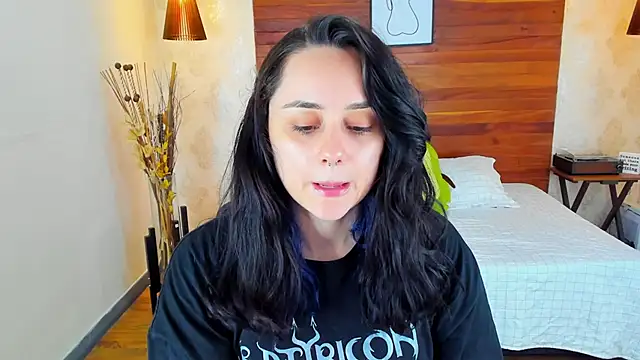 Snapshot of KatherineBond chatting on 03.04.25 KatherineBond online show from 03.04.25