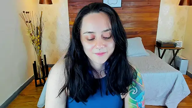 Snapshot of KatherineBond chatting on 03.08.25 KatherineBond online show from 03.08.25