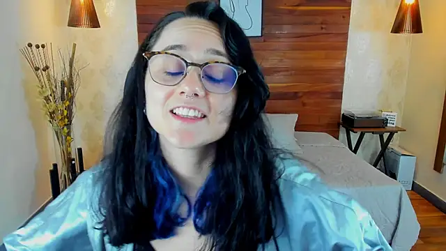 Snapshot of KatherineBond chatting on 03.11.25 KatherineBond online show from 03.11.25