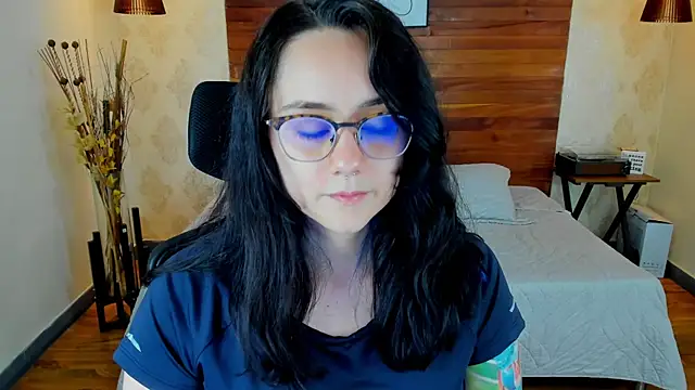 Snapshot of KatherineBond chatting on 03.12.25 KatherineBond online show from 03.12.25