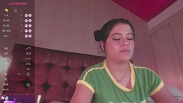 Snapshot of Sofi_Blossom chatting on 02.01.25 Sofi Blossom online show from 02.01.25