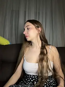 Snapshot of BarbaraFantasy chatting on 09.28.25 BarbaraFantasy online show from 09.28.25