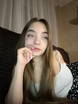 Snapshot of BarbaraFantasy chatting on 10.15.25 BarbaraFantasy online show from 10.15.25