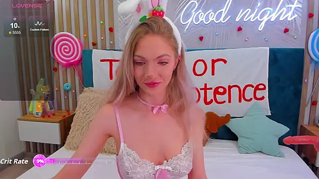 Emilly Hart online show from 10.28.25