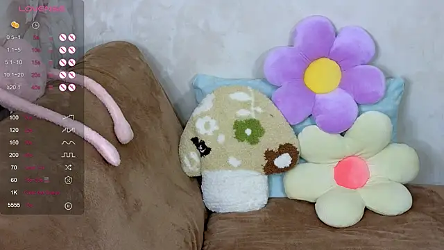 TrissMerigold9 online show from 10.13.25