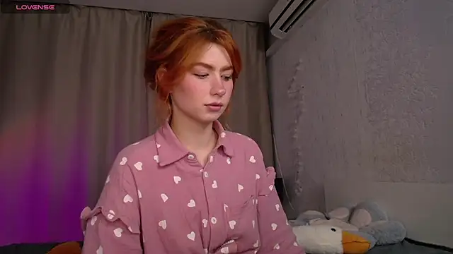 Evaa Moonn  online show from 10.14.25