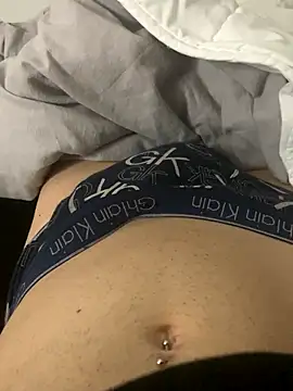 Snapshot of LaMaterialista chatting on 11.16.25 LaMaterialista online show from 11.16.25