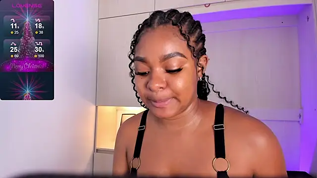Snapshot of tamaraa_smiith chatting on 12.16.24 tamaraa smiith online show from 12.16.24