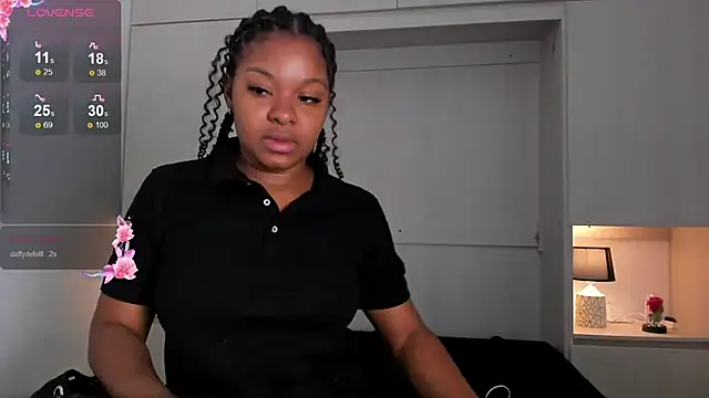 Snapshot of tamaraa_smiith chatting on 12.17.24 tamaraa smiith online show from 12.17.24