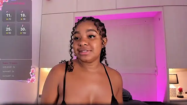 Snapshot of tamaraa_smiith chatting on 12.17.24 tamaraa smiith online show from 12.17.24