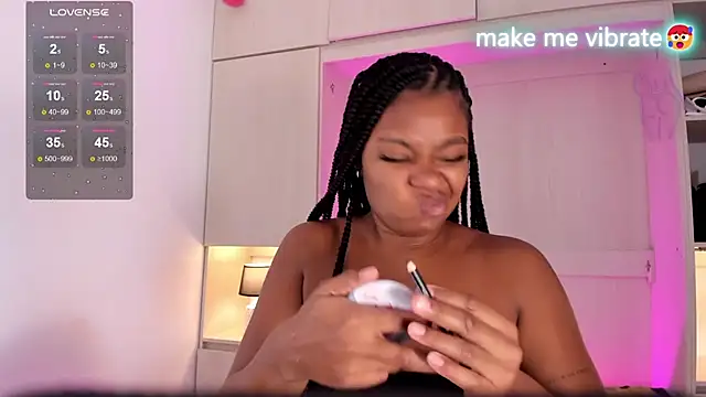 Snapshot of tamaraa_smiith chatting on 02.06.25 tamaraa smiith online show from 02.06.25