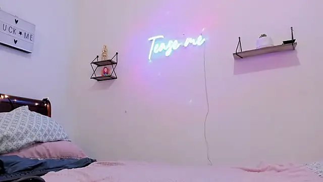 Manuela monroe online show from 01.08.26