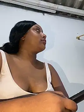 Snapshot of Adelehottman chatting on 09.28.25 Adelehottman online show from 09.28.25