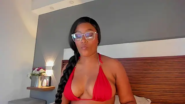 Snapshot of Adelehottman chatting on 10.11.25 Adelehottman online show from 10.11.25