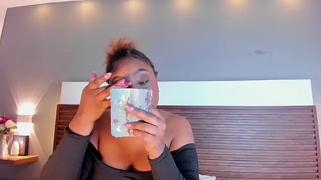 Snapshot of Adelehottman chatting on 11.01.25 Adelehottman online show from 11.01.25