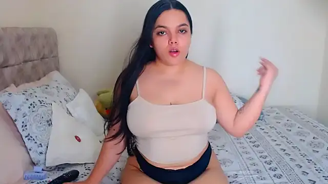 Snapshot of Sara-04 chatting on 10.07.25 Sara-04 online show from 10.07.25