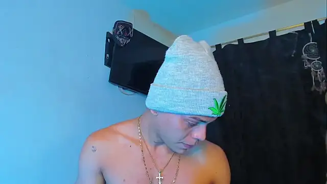 Snapshot of visaelX chatting on 12.05.24 visaelX online show from 12.05.24