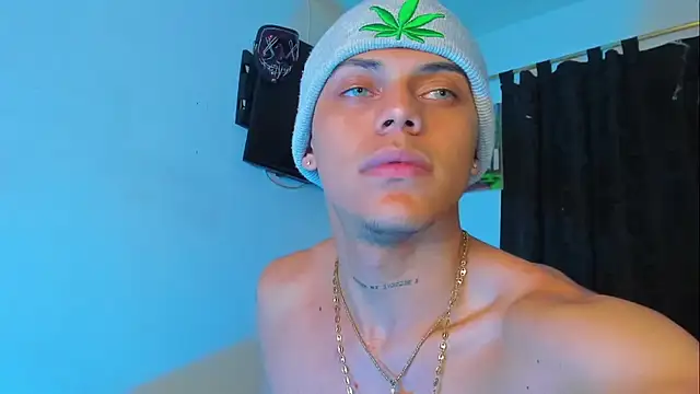 Snapshot of visaelX chatting on 12.05.24 visaelX online show from 12.05.24