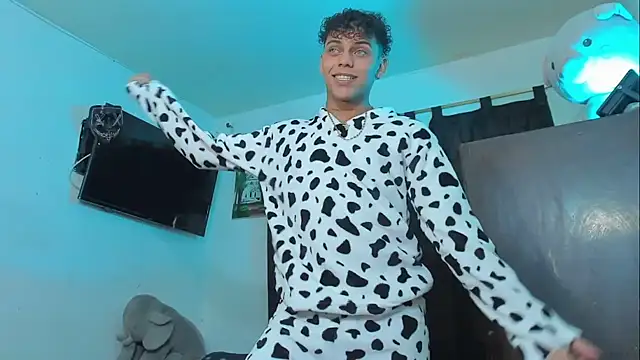 Snapshot of visaelX chatting on 12.16.24 visaelX online show from 12.16.24