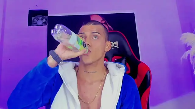 Snapshot of visaelX chatting on 01.24.25 visaelX online show from 01.24.25