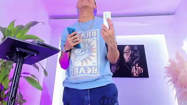 Snapshot of visaelX chatting on 01.29.25 visaelX online show from 01.29.25