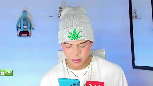 Snapshot of visaelX chatting on 03.20.25 visaelX online show from 03.20.25