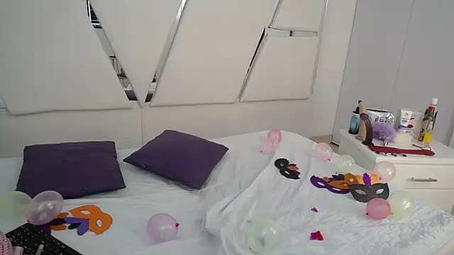  Miaaleon online show from 03.04.25