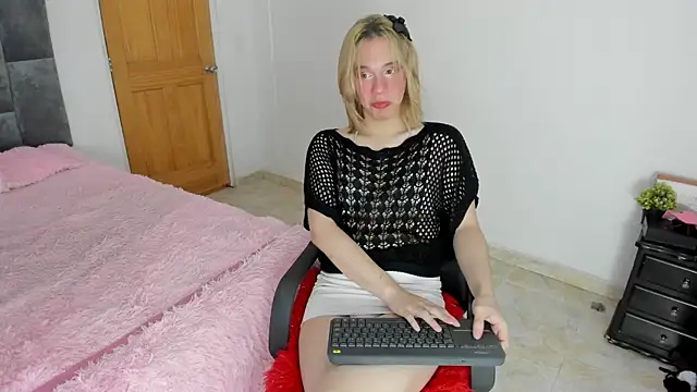 Snapshot of _Little_angel69 chatting on 02.28.25  Little angel69 online show from 02.28.25