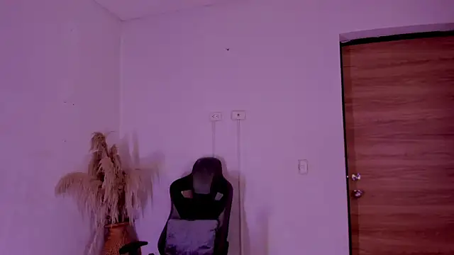 carolinemiller7 online show from 11.19.25