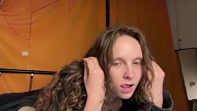 MikkyMoony online show from 09.26.25