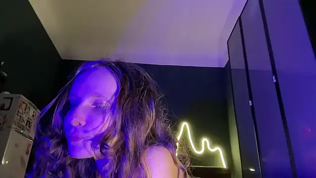 MikkyMoony online show from 10.09.25