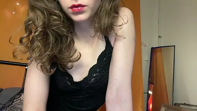 MikkyMoony online show from 10.31.25