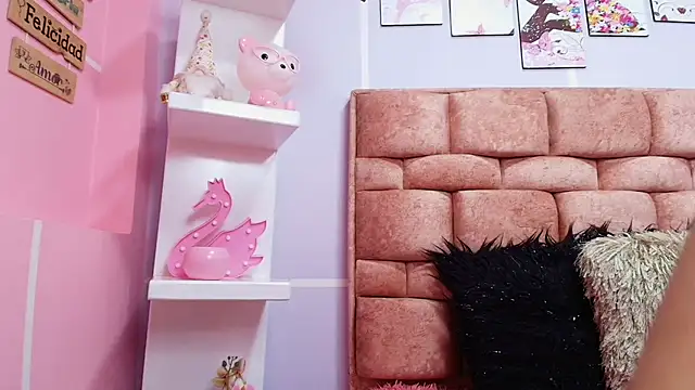 Snapshot of katecooper chatting on 01.11.25 katecooper online show from 01.11.25