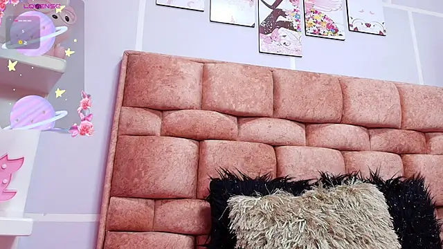 Snapshot of katecooper chatting on 01.20.25 katecooper online show from 01.20.25