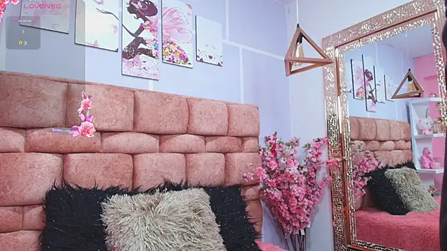 Snapshot of katecooper chatting on 01.23.25 katecooper online show from 01.23.25