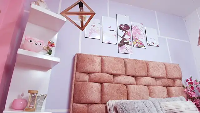 Snapshot of katecooper chatting on 02.18.25 katecooper online show from 02.18.25