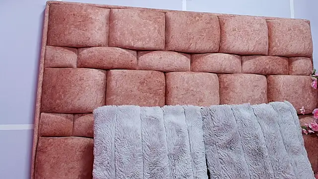 Snapshot of katecooper chatting on 03.08.25 katecooper online show from 03.08.25