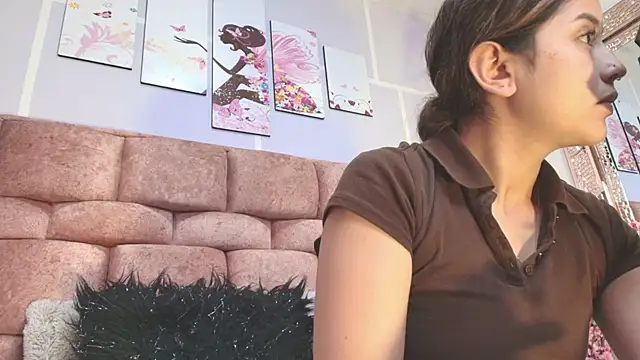 Snapshot of katecooper chatting on 09.17.25 katecooper online show from 09.17.25