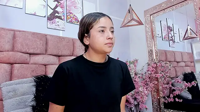 Snapshot of katecooper chatting on 10.17.25 katecooper online show from 10.17.25