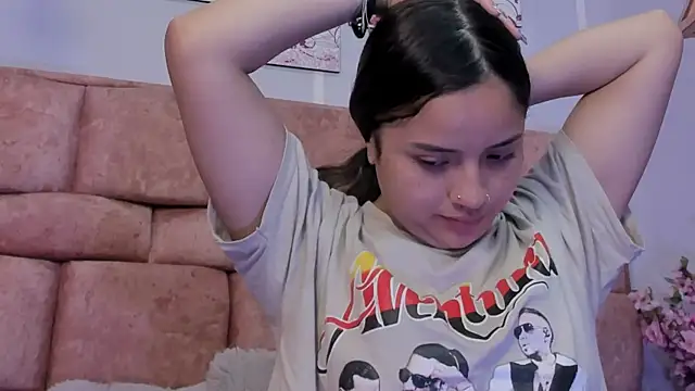 Snapshot of katecooper chatting on 10.23.25 katecooper online show from 10.23.25