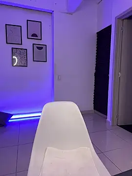 Miss-Abbii online show from 03.07.25