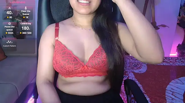 Snapshot of Most-Beautiful-Queen chatting on 03.18.25 Most-Beautiful-Queen online show from 03.18.25
